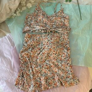 gently worn Live to be spoiled 2 pc floral set size small top and med skirt